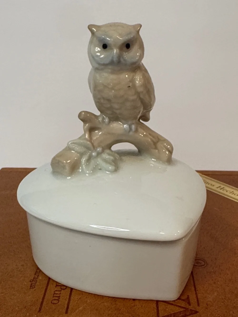 Otagiri, Made in Japan, Ceramic Owl Trinket Box in Cream and White- 3”x3”x4”